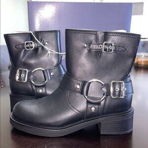 Universal Threads Connor Ankle Black Boots with Silver Hardware Women Size 9 NIB